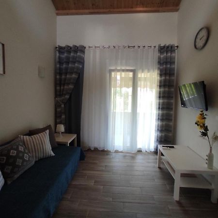 Royals Apartments นิกิติ ภายนอก รูปภาพ
