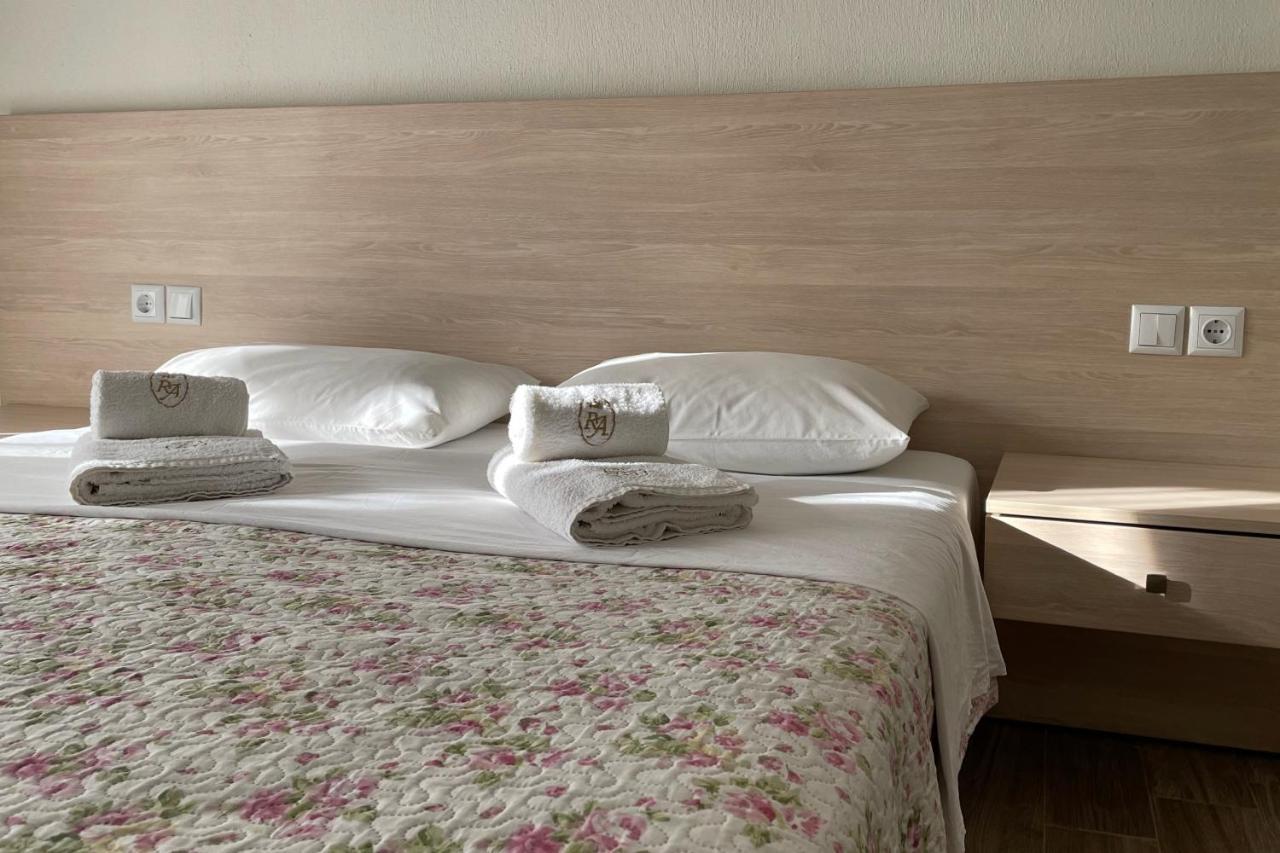 Royals Apartments นิกิติ ภายนอก รูปภาพ