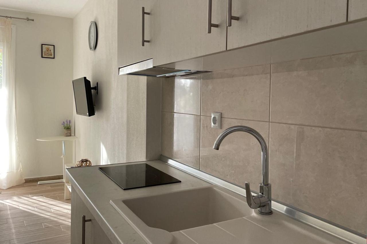 Royals Apartments นิกิติ ภายนอก รูปภาพ