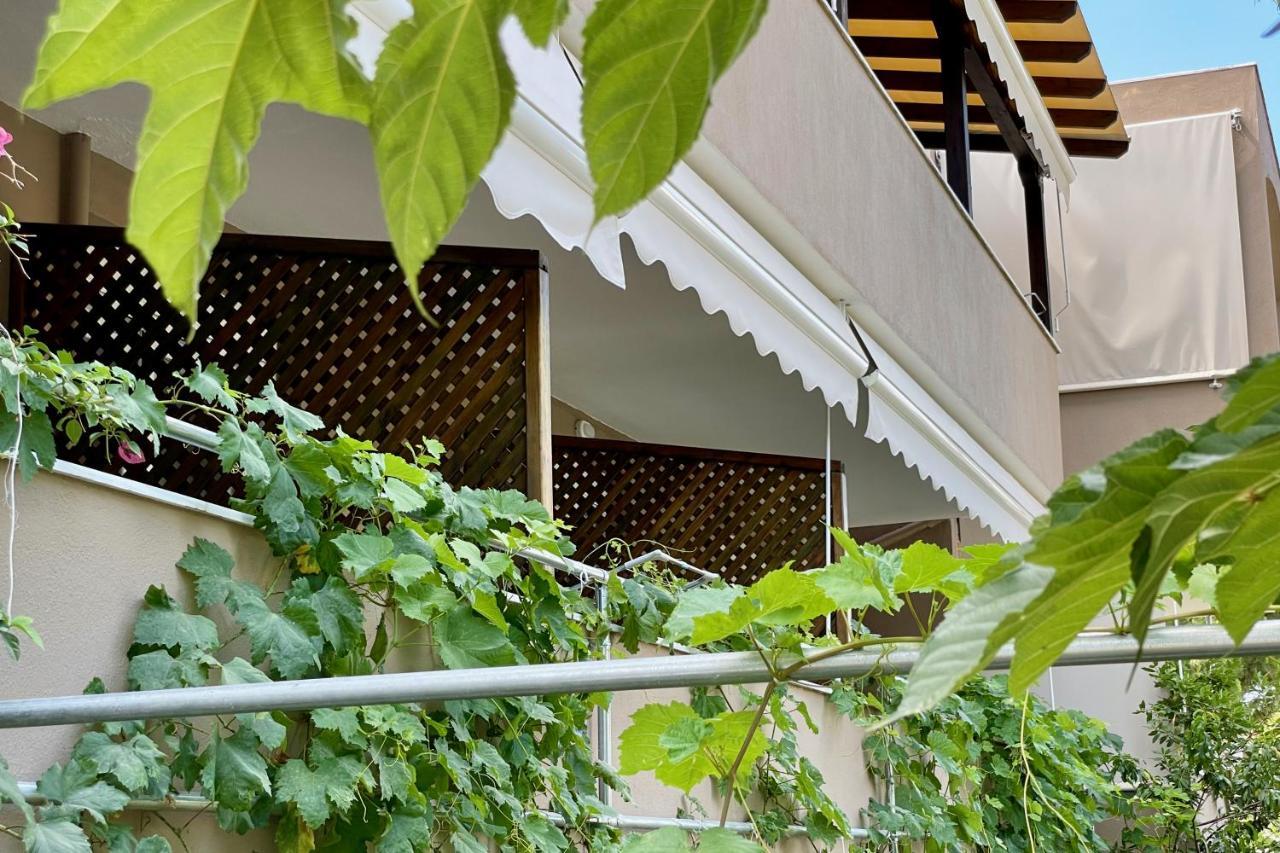 Royals Apartments นิกิติ ภายนอก รูปภาพ