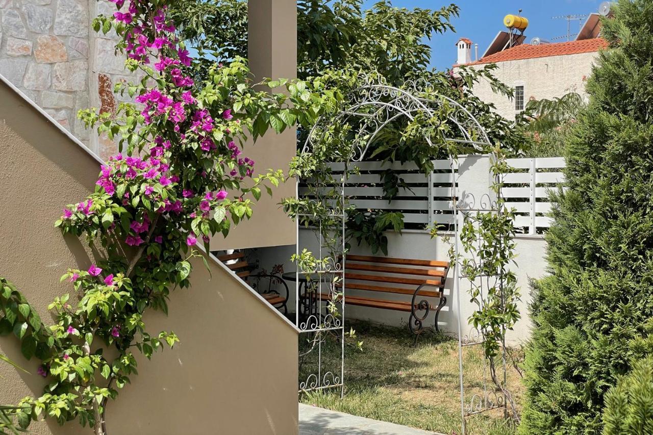 Royals Apartments นิกิติ ภายนอก รูปภาพ