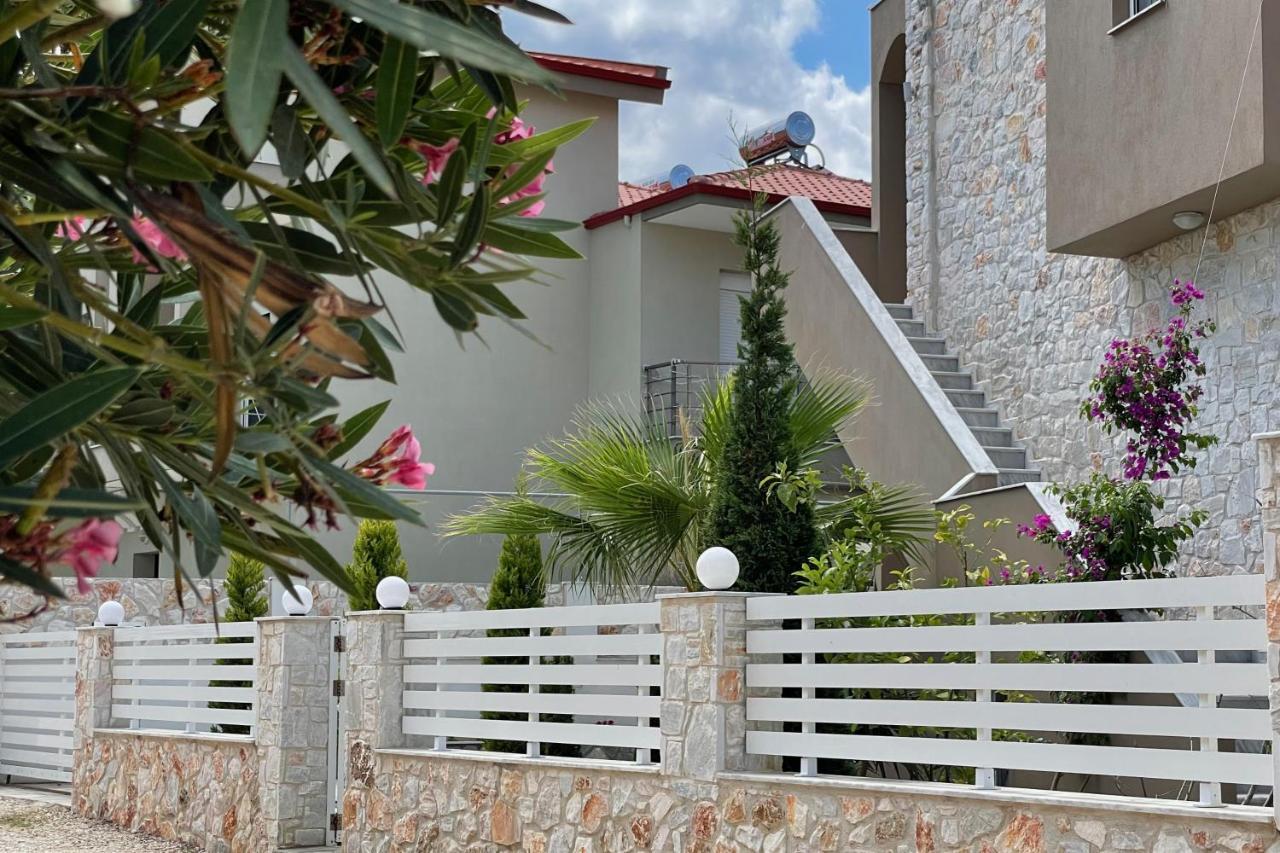 Royals Apartments นิกิติ ภายนอก รูปภาพ