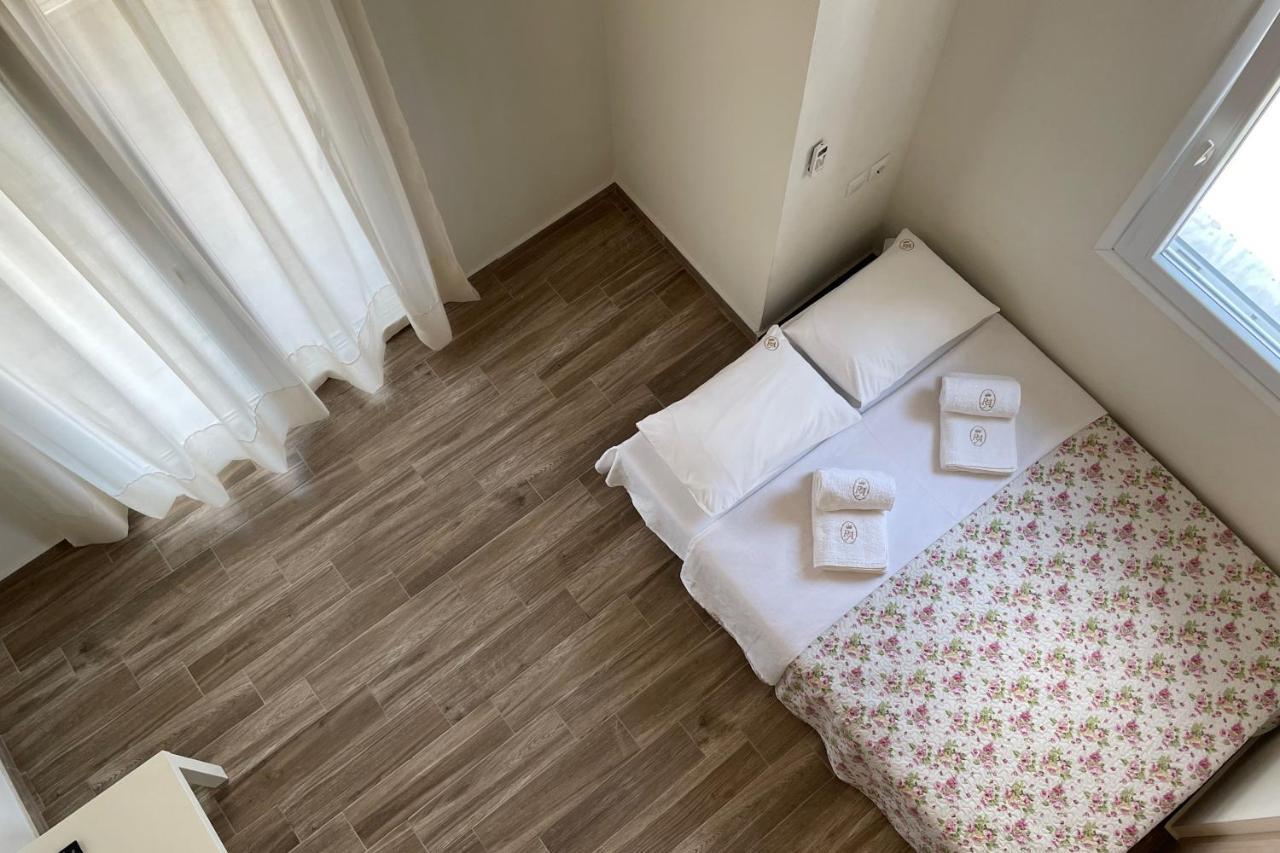 Royals Apartments นิกิติ ภายนอก รูปภาพ