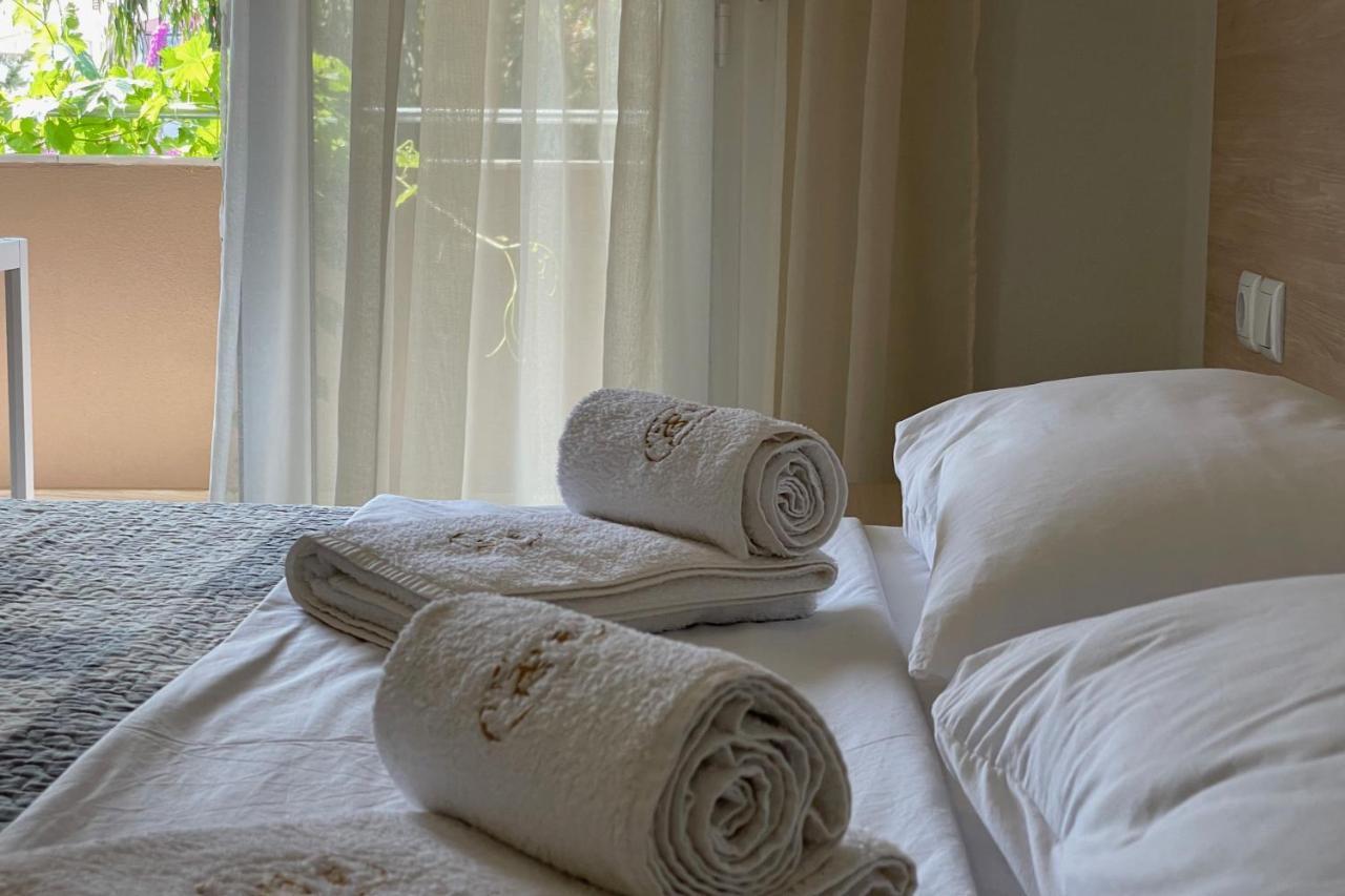Royals Apartments นิกิติ ภายนอก รูปภาพ