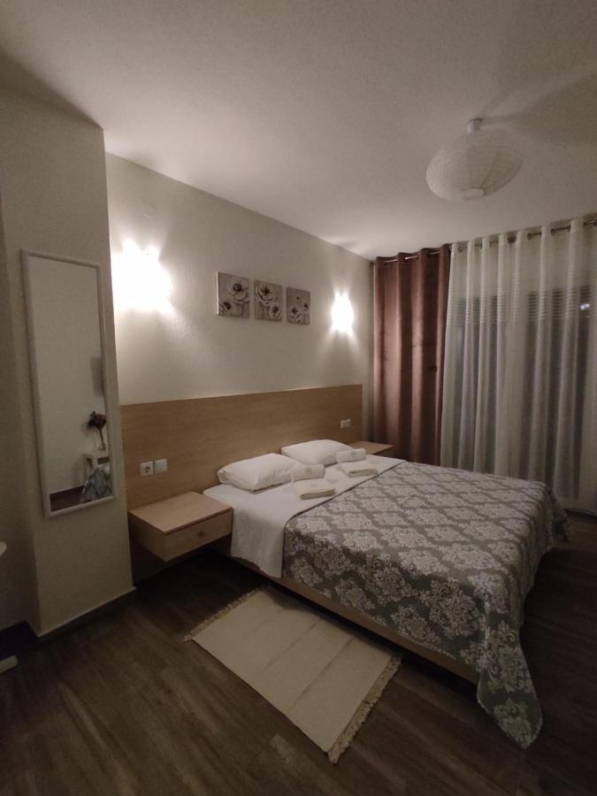 Royals Apartments นิกิติ ภายนอก รูปภาพ