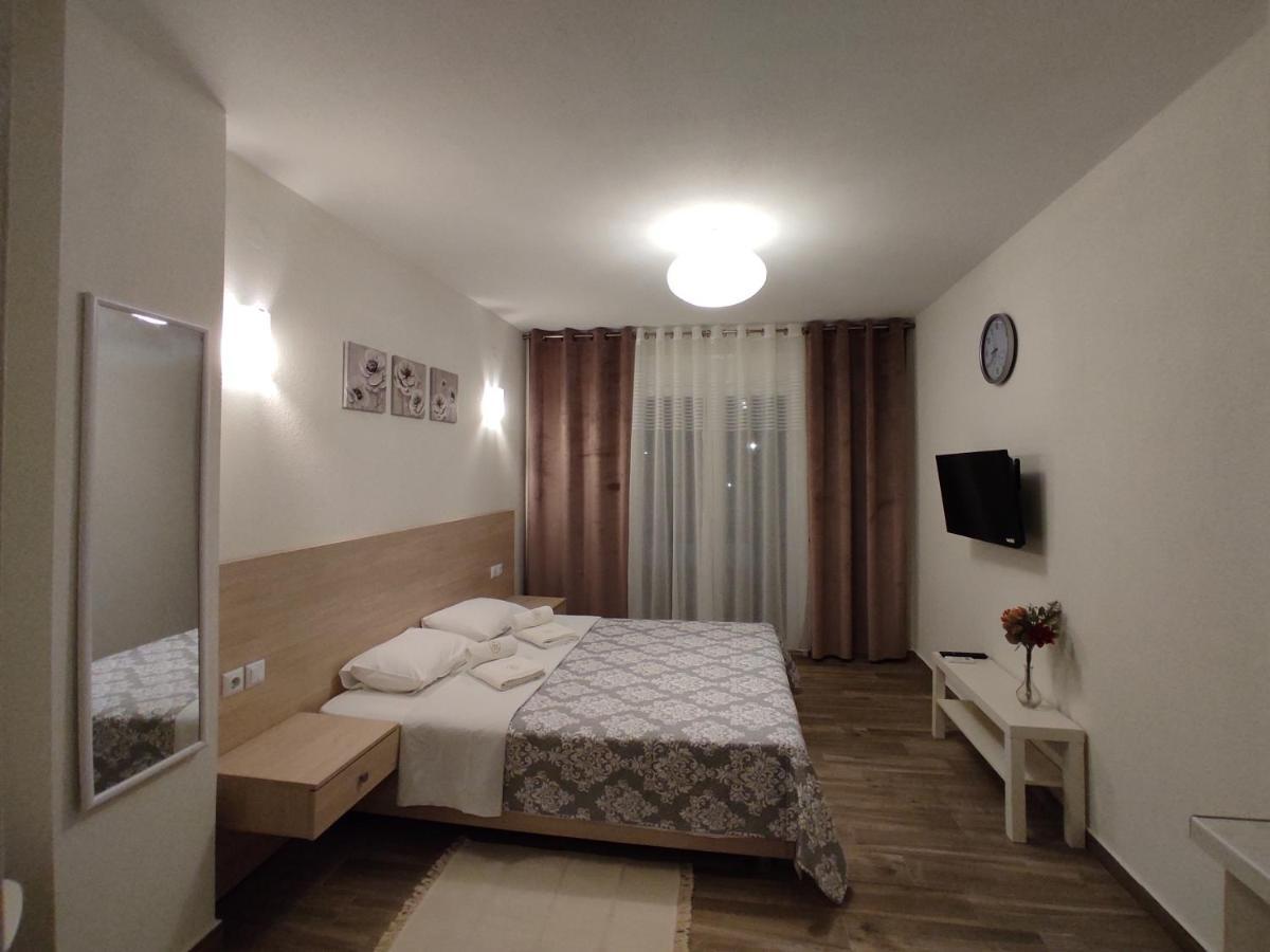 Royals Apartments นิกิติ ภายนอก รูปภาพ