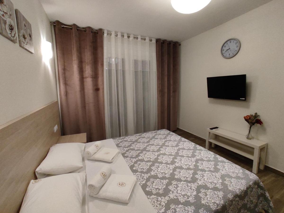 Royals Apartments นิกิติ ภายนอก รูปภาพ