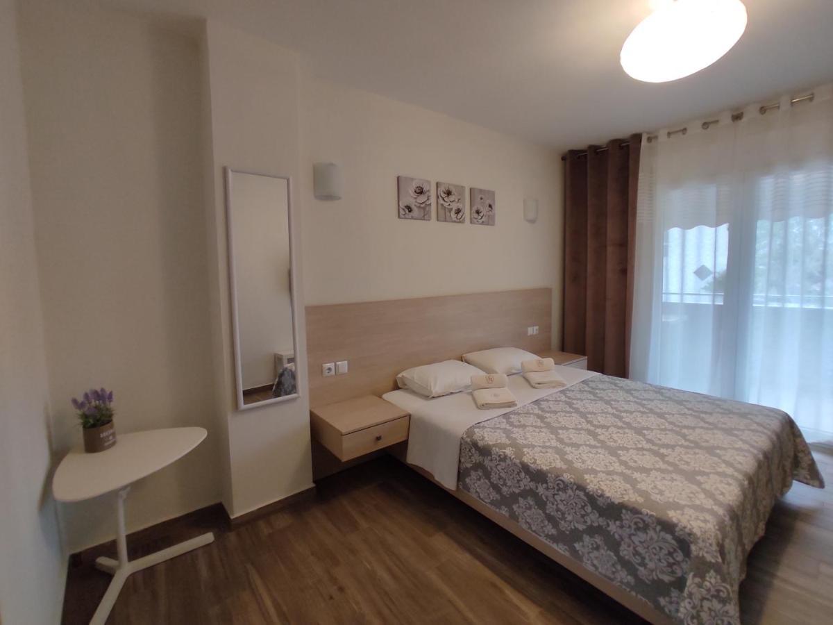 Royals Apartments นิกิติ ภายนอก รูปภาพ