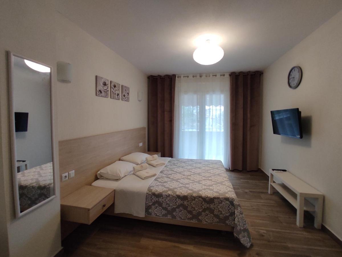Royals Apartments นิกิติ ภายนอก รูปภาพ