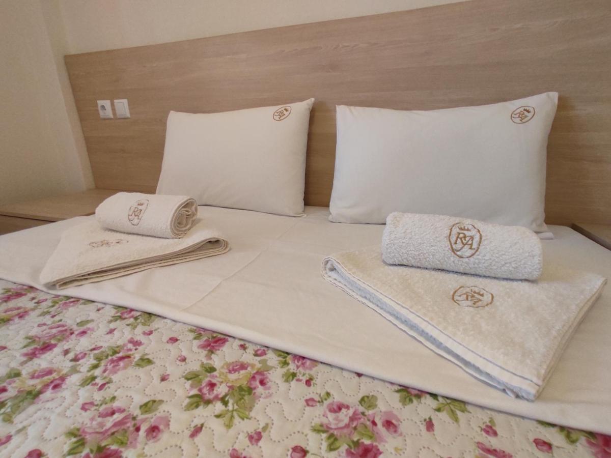 Royals Apartments นิกิติ ภายนอก รูปภาพ
