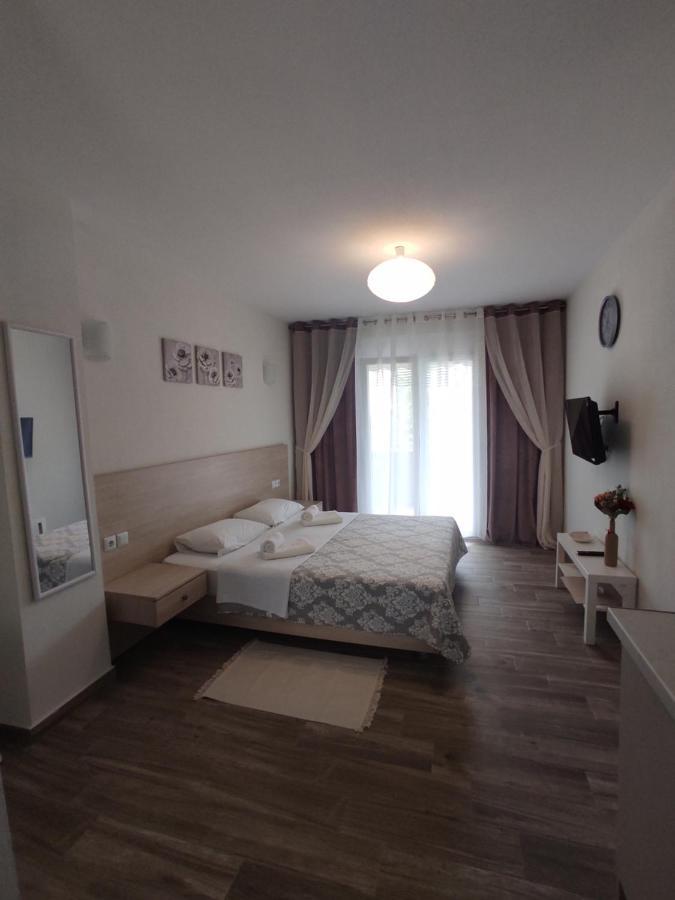 Royals Apartments นิกิติ ภายนอก รูปภาพ